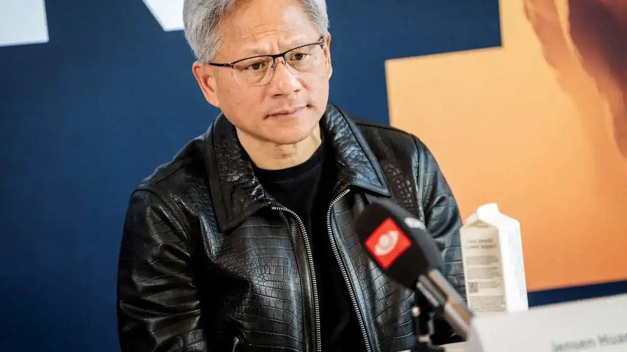 Глава Nvidia заявил, что компания полностью потеряла долю рынка ИИ-чипов в Китае