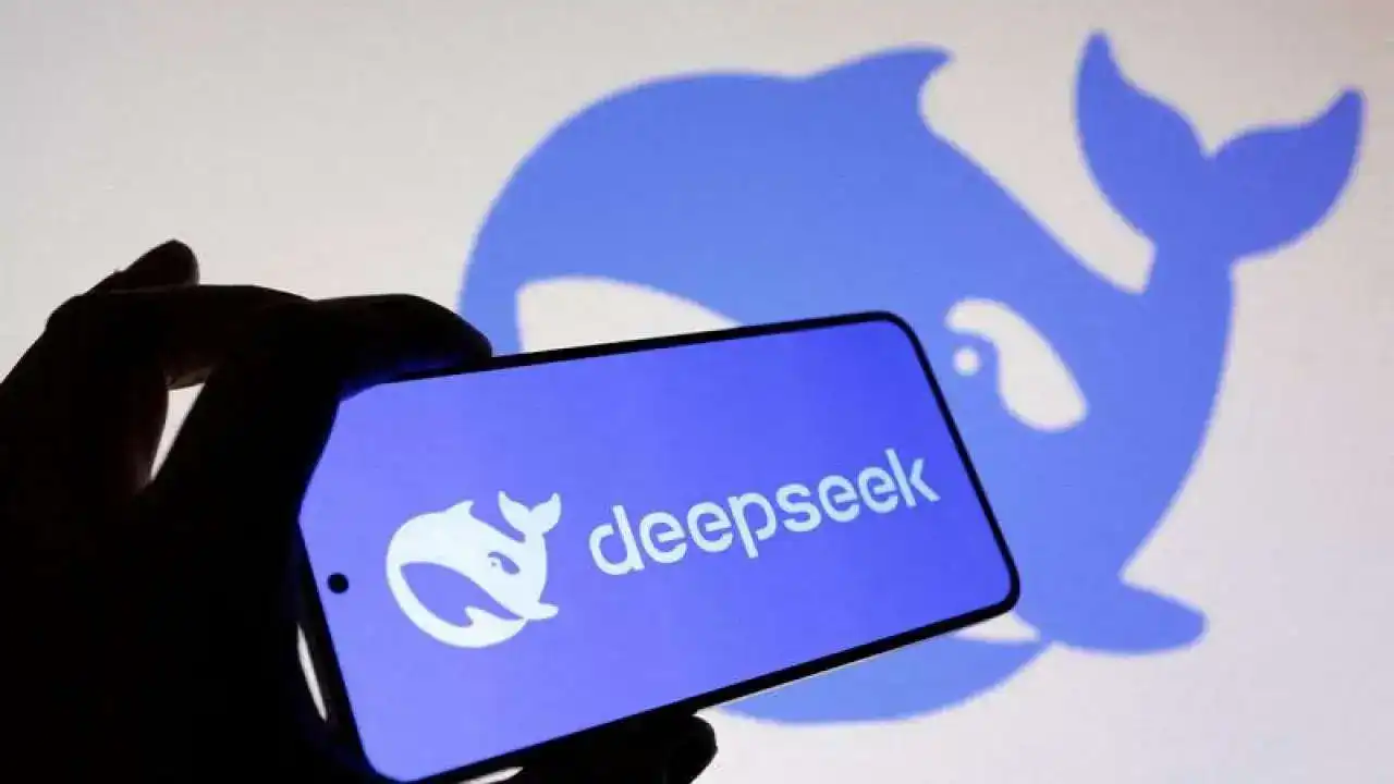 DeepSeek переведет модель V4 на чипы Huawei
