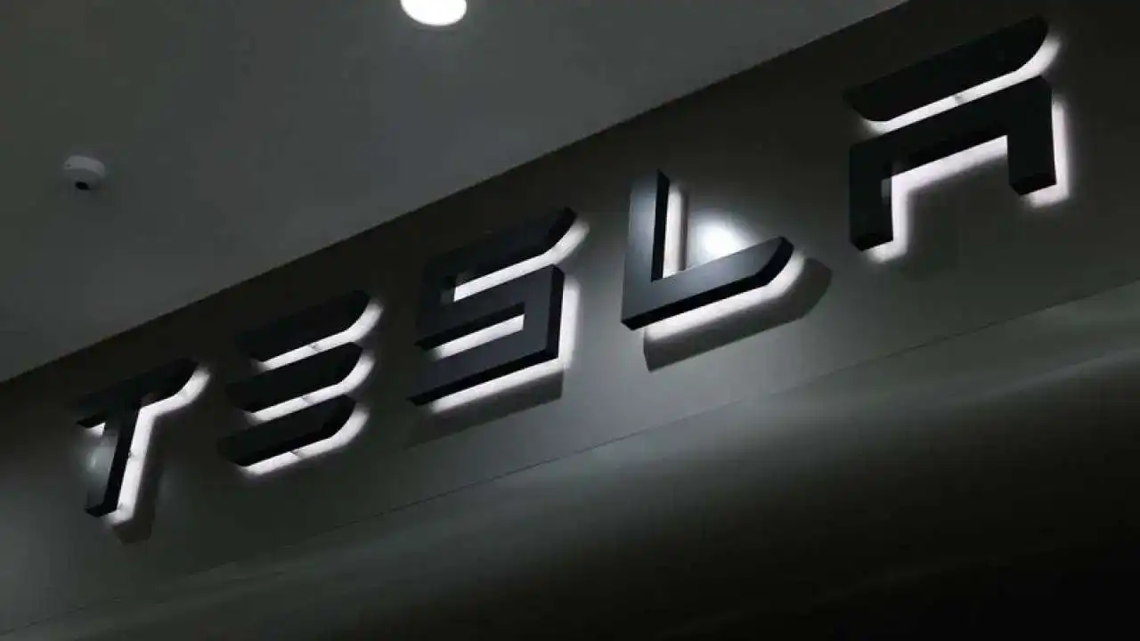 Tesla зарегистрировала в Шанхае ИИ-ассистента и усилила ставку на Китай