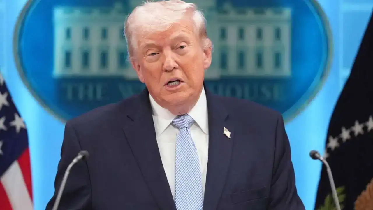 Трамп пригрозил уничтожить Иран уже к завтрашнему вечеру