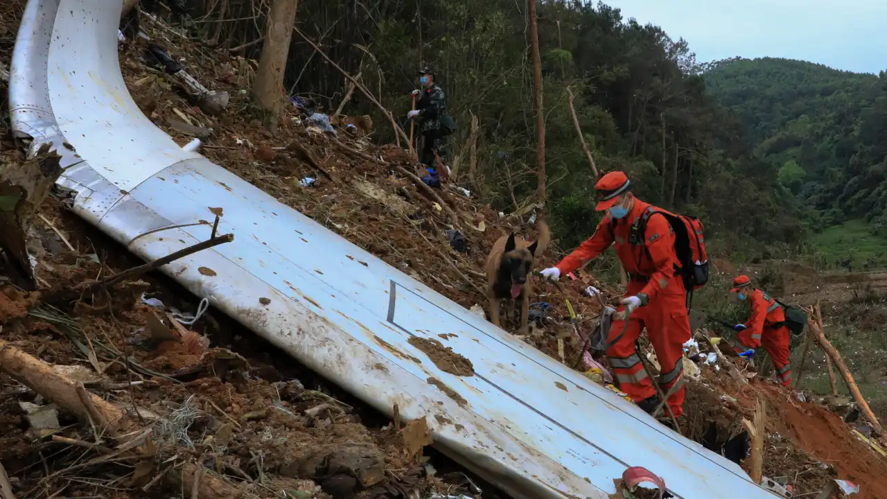 Новый отчёт NTSB указал на борьбу в кабине перед крушением China Eastern