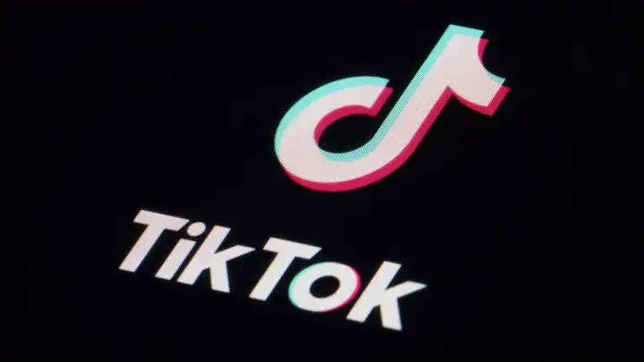 Малайзия потребовала от TikTok ответить за фейки о короле