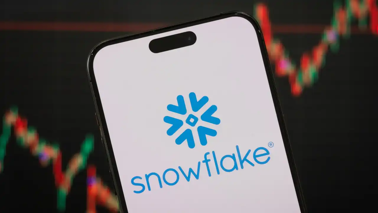 Акции Snowflake взлетели на фоне спроса на ИИ и сделки с AWS