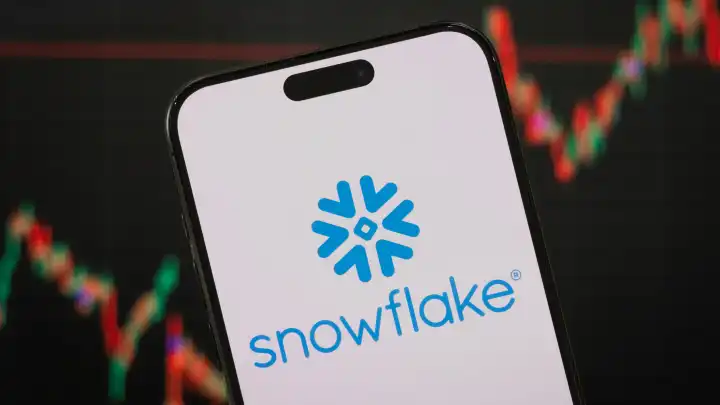 Акции Snowflake взлетели на фоне спроса на ИИ и сделки с AWS