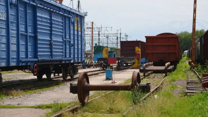 За взятку в 110 млн тенге задержан директор алматинского вагонного депо