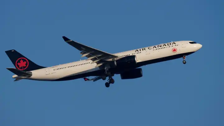 Пилот Air Canada 17 лет летал без нужной лицензии