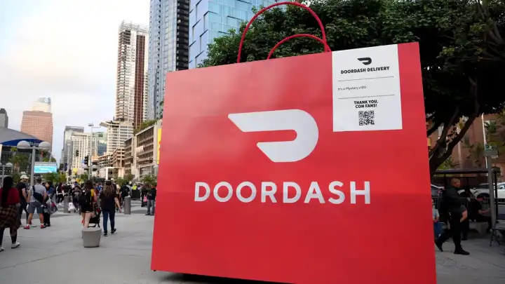 DoorDash запустил ИИ-чатбота для заказов и бронирований