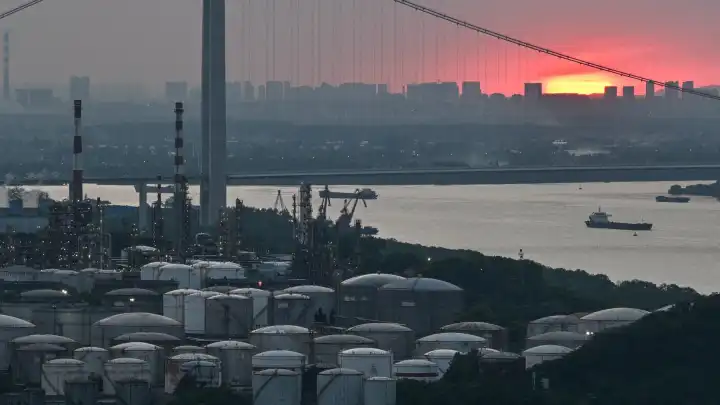 Китай снижает закупки и сдерживает новый скачок цен на нефть