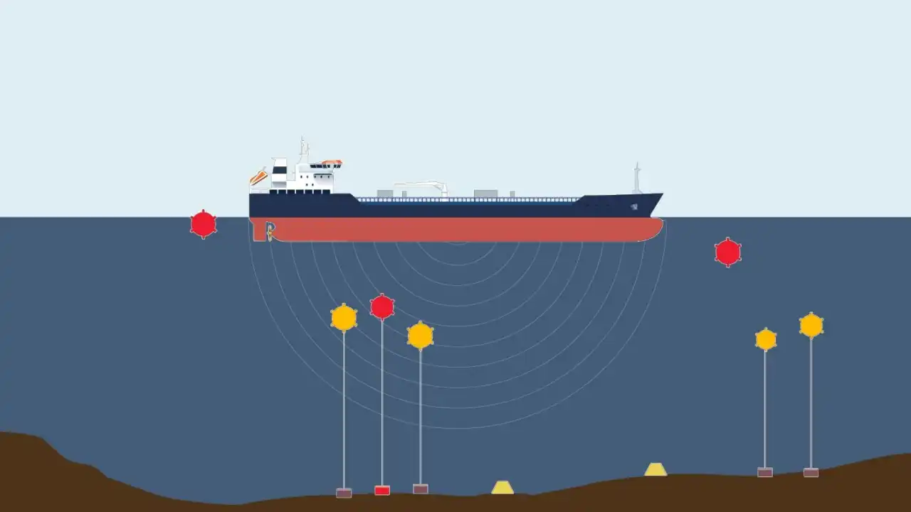 Пролив Ормуз разминируют неделями: как флот ищет морские мины