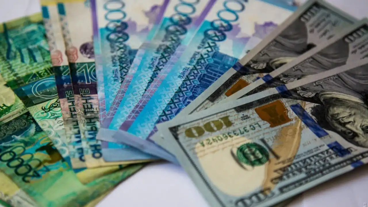 Тенге резко укрепился: доллар на KASE опустился ниже 480