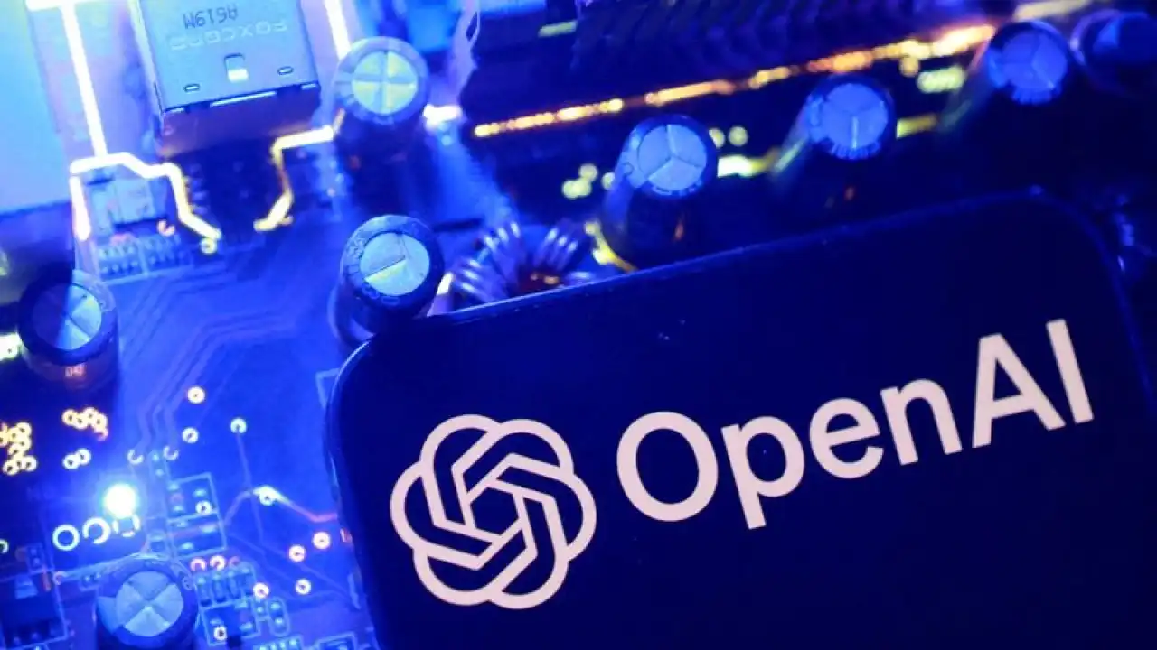 Фиджи Симо покинет OpenAI после отпуска по болезни