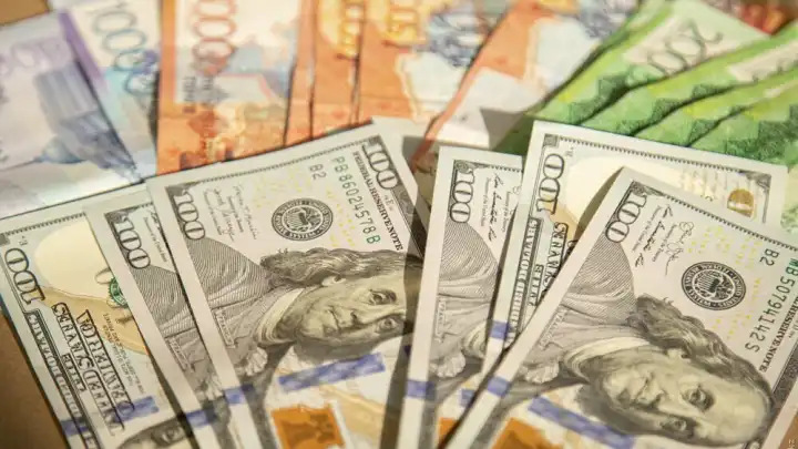 Доллар на KASE подешевел до 463,55 тенге по итогам торгов