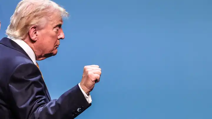 Дональд Трамп пригрозил Ирану после призывов убить его на похоронах