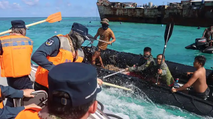 Китай и Филиппины обвинили друг друга после ранения моряка в Южно-Китайском море