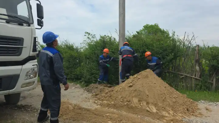 Джалал-Абадская область меняет 816 опор на линиях электроснабжения