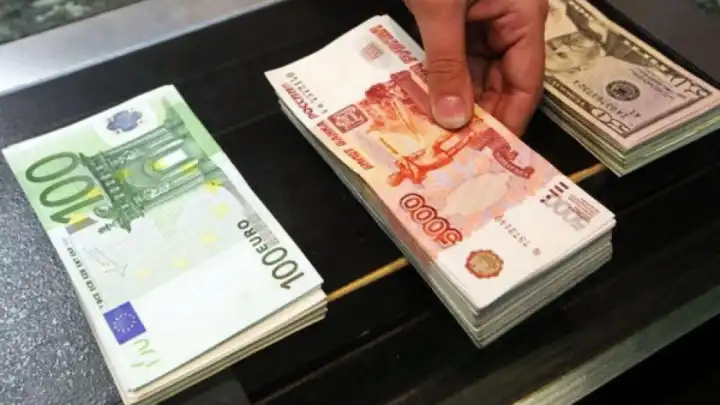 В Кыргызстане евро подешевел в банках, а доллар сохранил курс 7 августа