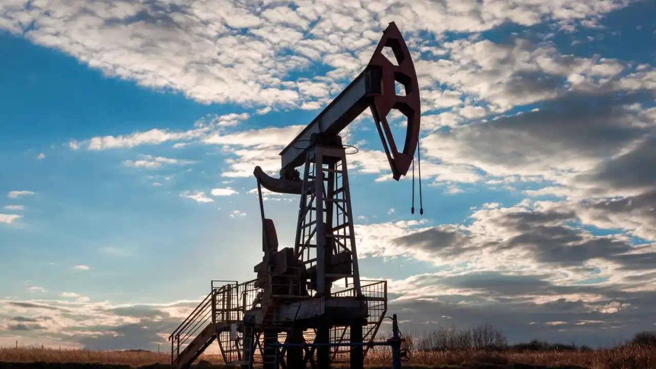 Казахстан теряет нефтедоходы: дорогой баррель не спас бюджет