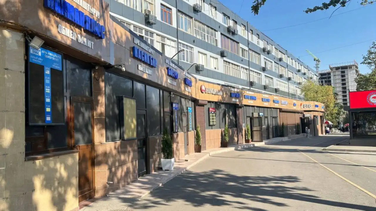 В Бишкеке рубль подешевел на Моссовете до 1,004 сома