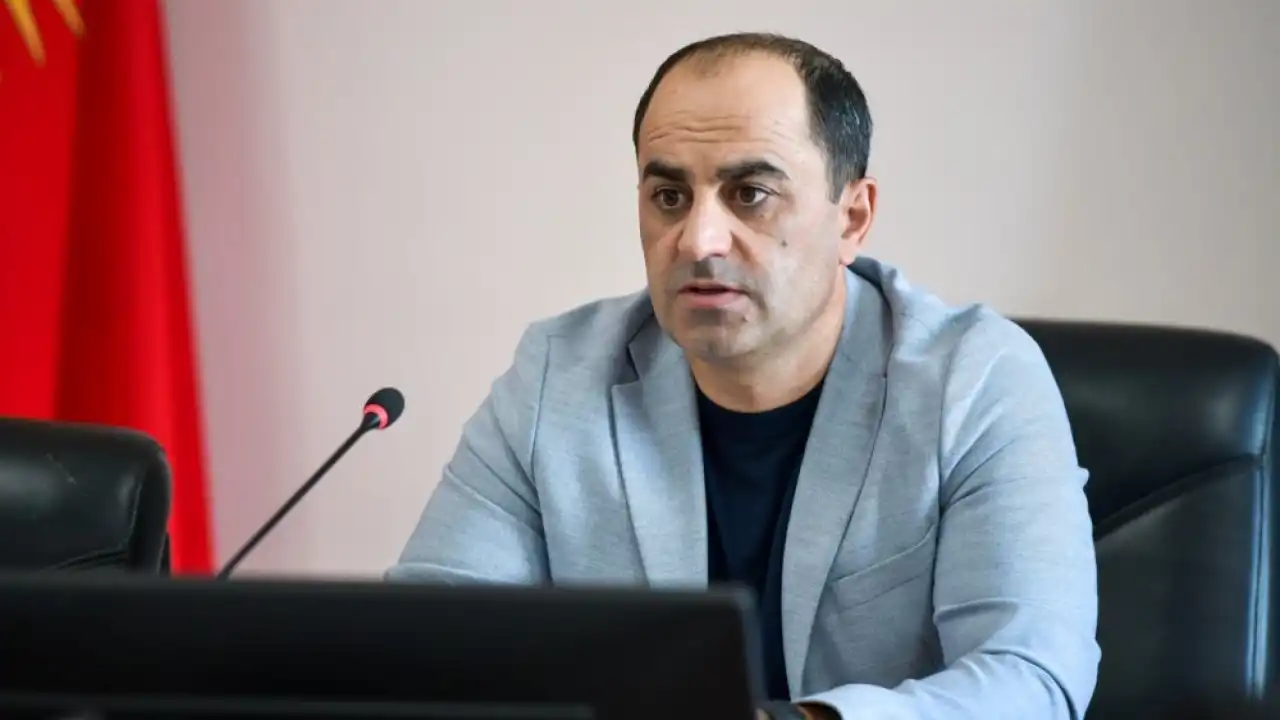 В Бишкеке для борьбы с пробками обустроят десять правоповоротных съездов