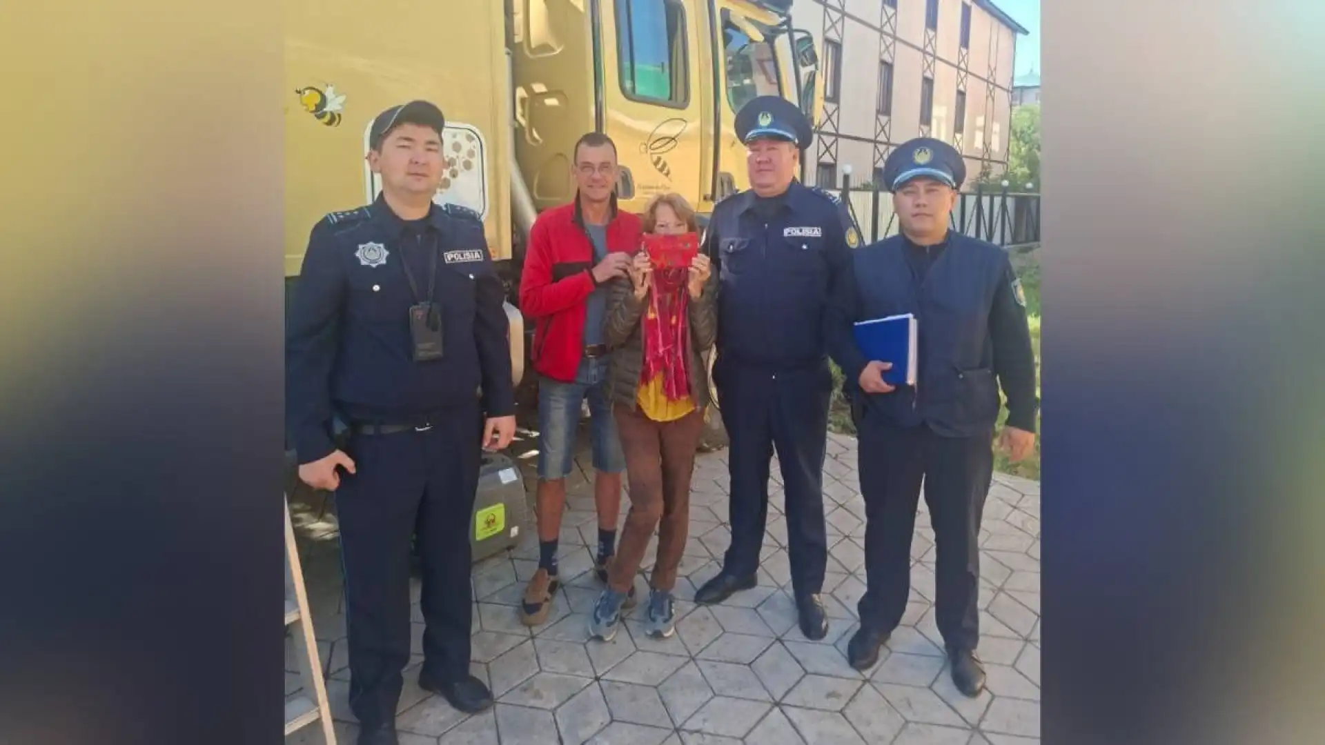 В Западно-Казахстанской области французским туристам вернули паспорта
