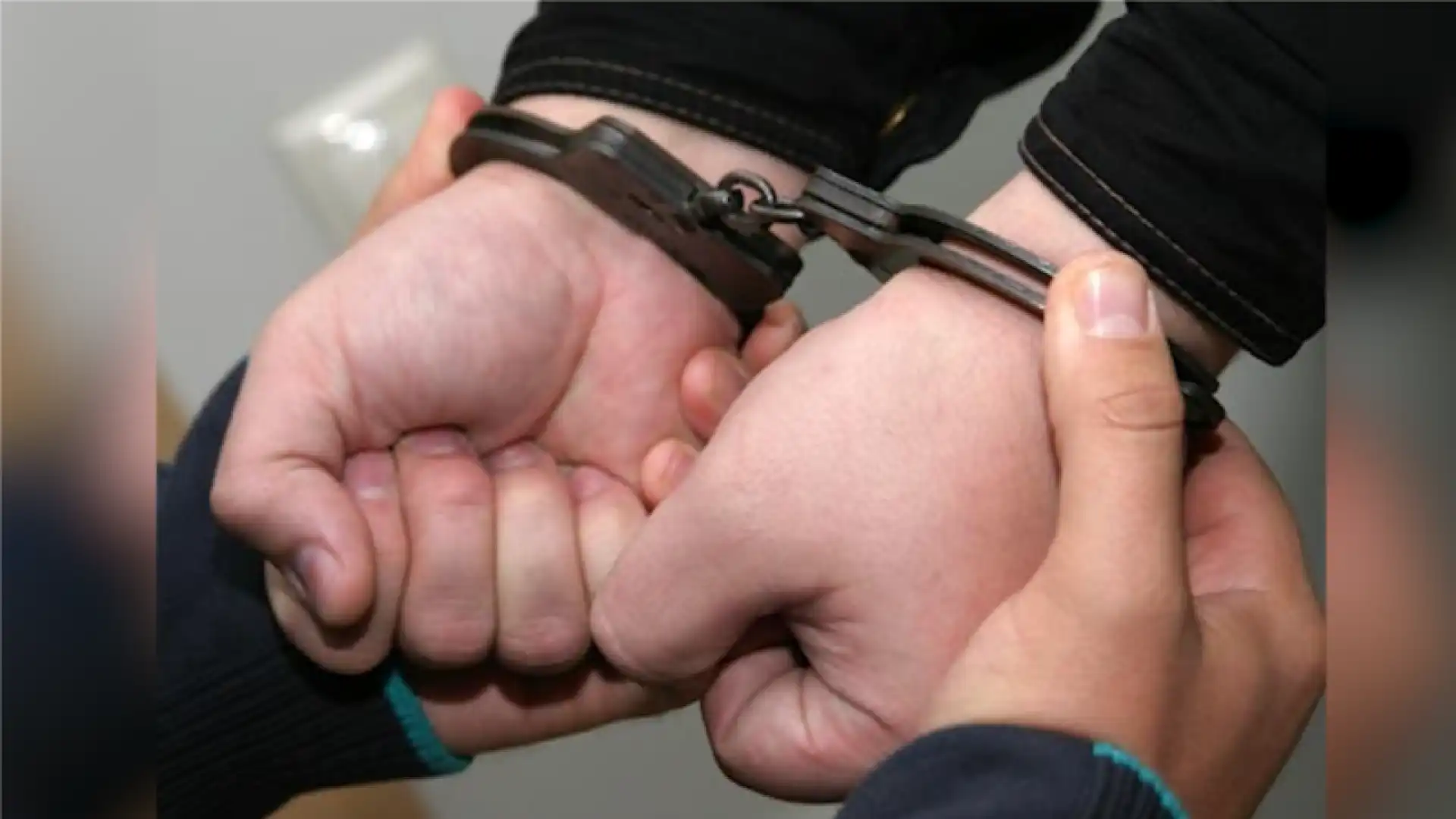 В Исфаре задержали начальницу земельного управления и главного архитектора