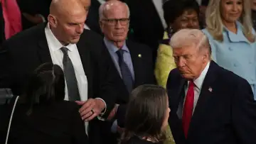 Трамп призвал сенатора от Пенсильвании Феттермана перейти к республиканцам