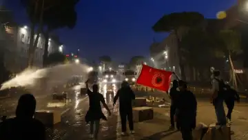 В Албании после протестов в Тиране задержали 55 человек