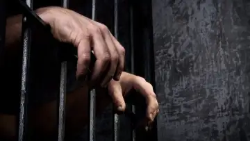 Полицейский за рулём, свёрток в изоленте и таран: что произошло ночью в Шымкенте?
