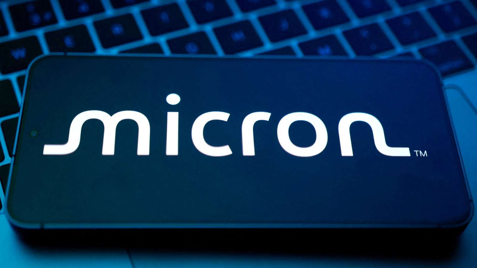 В США акции Micron падают, несмотря на мощный спрос со стороны дата-центров