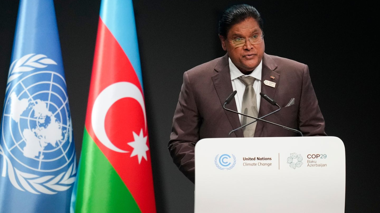 В Суринаме умер бывший президент Чандрикаперсад Сантохи