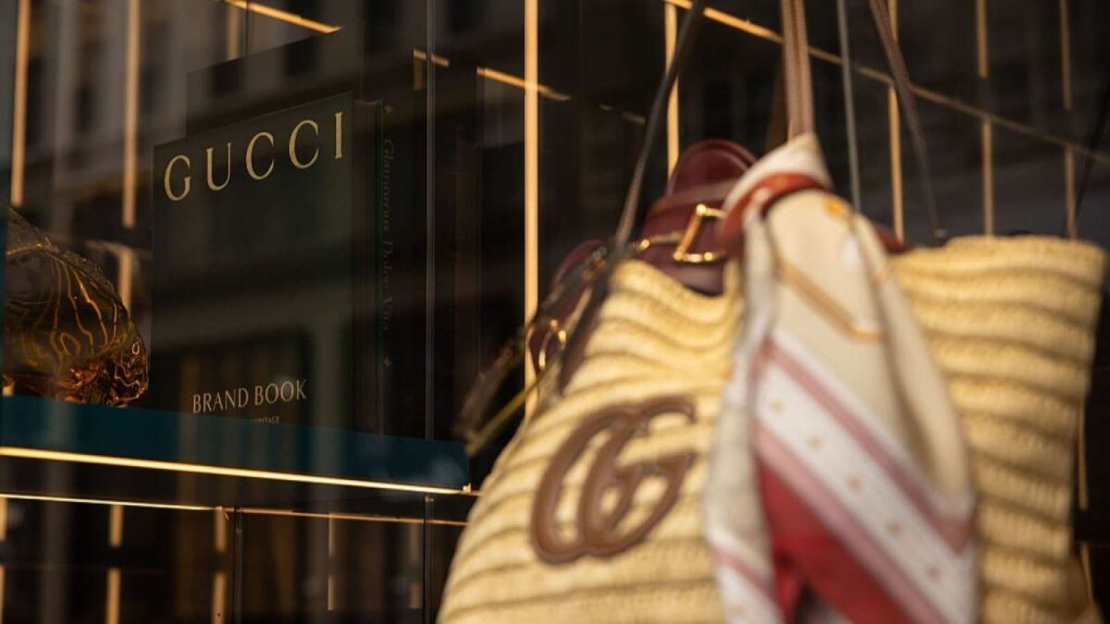 Gucci снова тянет Kering вниз и тревожит инвесторов