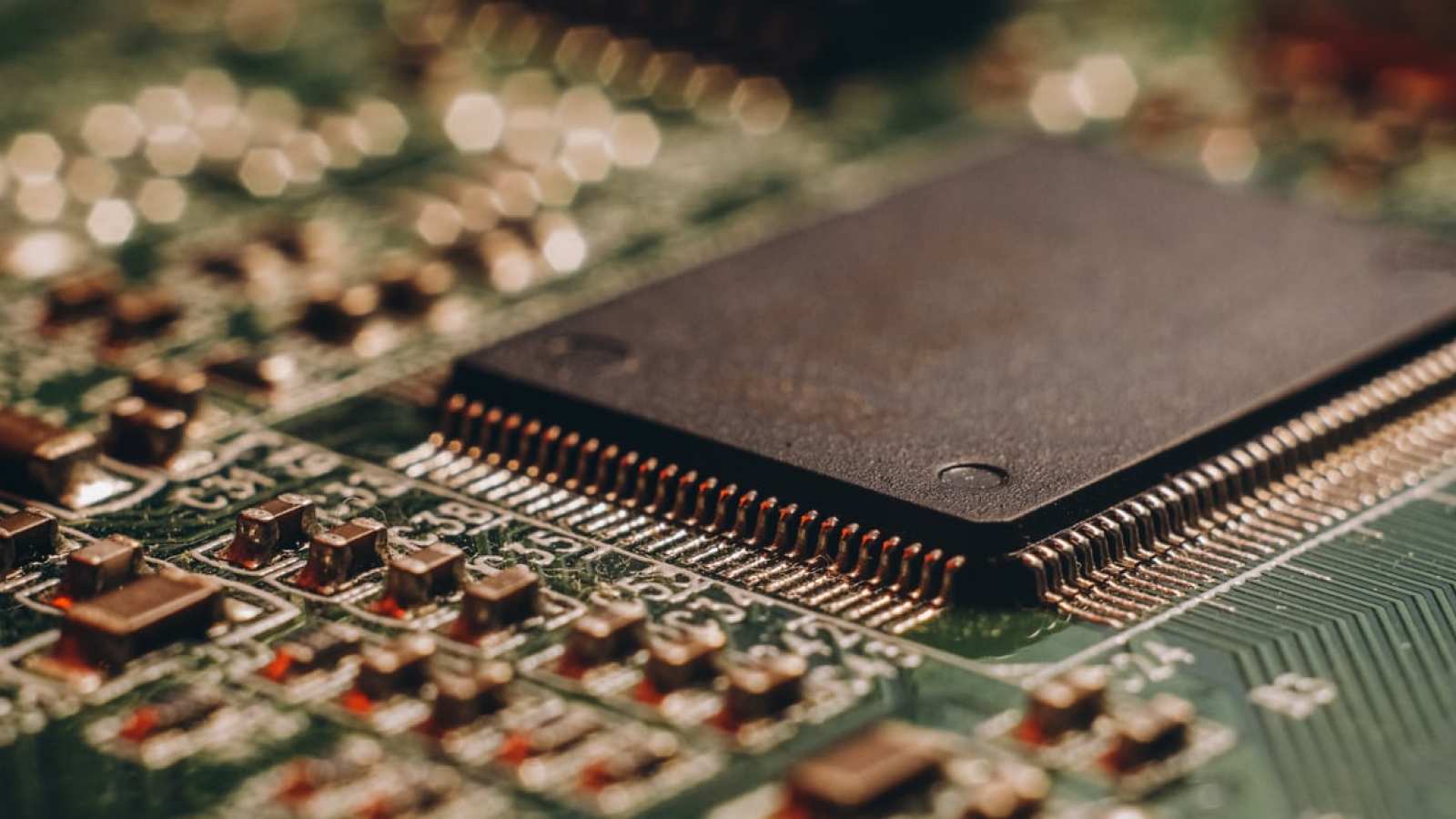 Глава Qualcomm назвал сегмент edge AI решающим в гонке за лидерство в ИИ