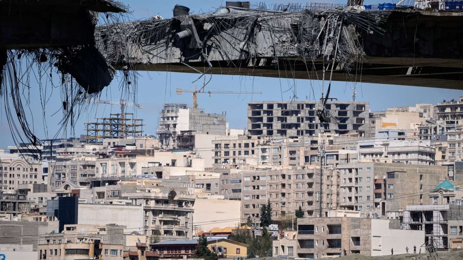 США ищут пропавшего лётчика после крушения F-15E в Иране